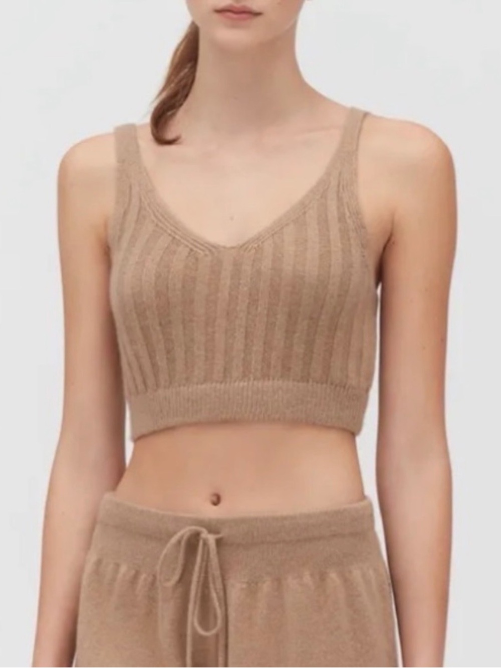 Cuyana Ribbed V-Neck Crop Tank - Camel/Tan